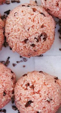 Load image into Gallery viewer, Strawberry Cacao Macaroons
